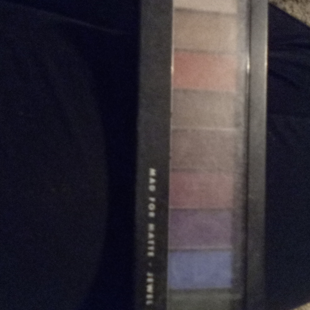 Eyeshadow - Picture 2 of 2